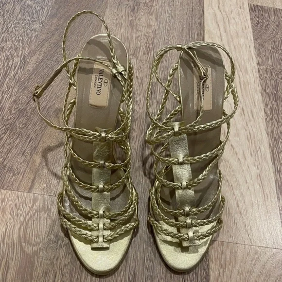 VALENTINO GARAVANI STRAPPY GOLD HEEL SANDALS SIZE 40 - Picture 4 of 14